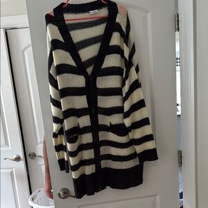 LuLaRoe grey and Cream Cardigan Sweater